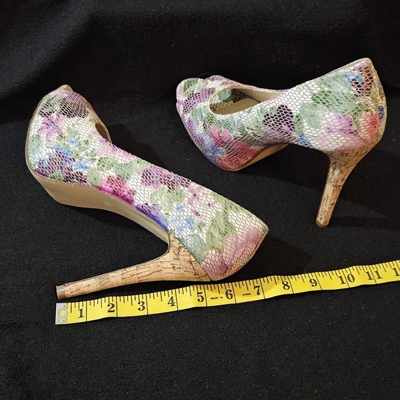 Torta Caliente Snakeskin Pattern Multi Color Floral Peep Toe High Heels-Size 10M - Picture 6 of 8